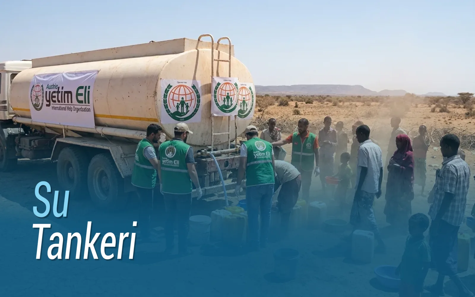 Su tankeri bağışı ile Filistin bölgesinde bidonlara temiz su dağıtımı